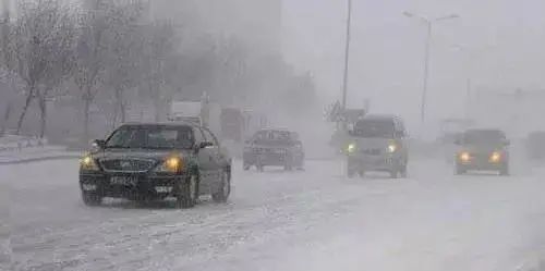 出行提示_雪地行車(chē)安全技巧_降雪天氣開(kāi)車(chē)注意事項(xiàng)