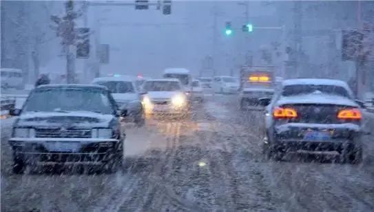 雪地行車(chē)安全技巧_出行提示_降雪天氣開(kāi)車(chē)注意事項(xiàng)